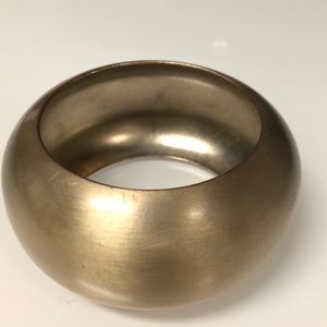 Metal bangle bracelet